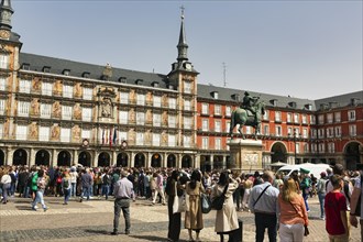 Crowd in the Plaza Mayor