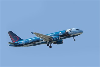 Airbus A320-214 in Magritte livery