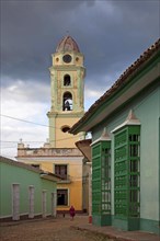 Pastel coloured houses with barrotes and bell tower of the Iglesia y Convento de San Francisco