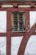 Facade with window between wooden beams