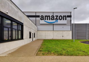 Amazon sorting centre DTM9 equipped with Amazon Robotics technology