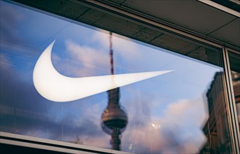 The logo of the sporting goods manufacturer NIKE in a branch in Berlin. 02.02.2022.