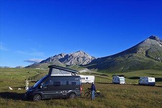 Campers on Campo Imperatore