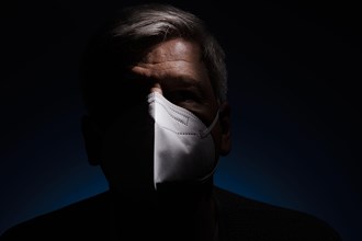 A man wears an FFP2 protective mask. Berlin