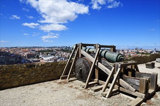 Cannons on the defence wall of the Castello de San Jorge