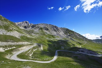 Pass road on Campo Imperatore