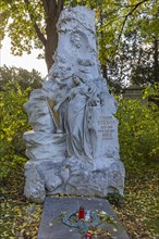 Grave of honour of the composer Johann Strauss and his woman