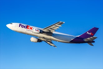 A FedEx Express Airbus A300-600F with registration number N669FE at Los Angeles Airport
