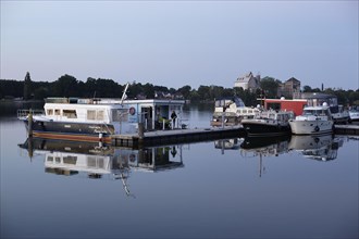 Houseboats on Lake Roeblin