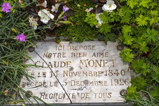 Plaque on the grave of Claude Monet