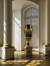 State vases in the upper round hall