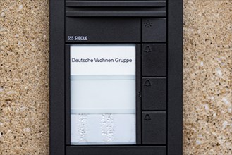 The Deutsche Wohnen doorbell sign