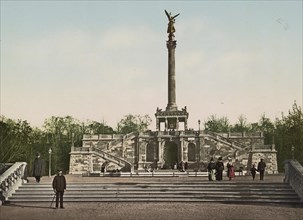 The Prinzregent-Luitpold-Terrace with the Peace Monument in Munich