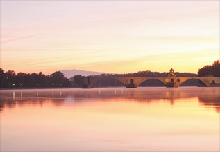 Pont St.-Benetzet at sunrise