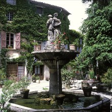 Fountain in the village square of Saignon