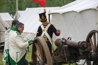 Soldiers with cannon