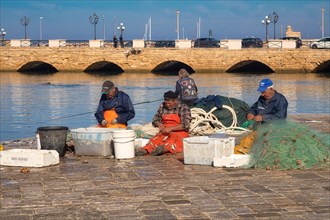 Fishermen in the fishing port of Gallipoli