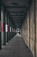 Pedestrian passageway with concrete columns