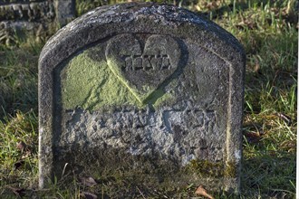 Symnbol of a heart on a Jewish gravestone