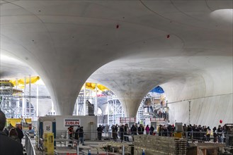Concrete chalice pillar in the underground platform hall