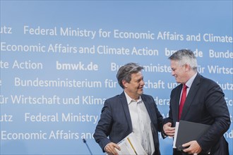 (L-R) Robert Habeck (Buendnis 90 Die Gruenen), Federal Minister for Economic Affairs and Climate