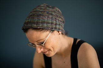 Woman with glasses and knitted cap
