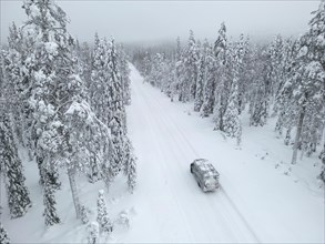 Travelling in a motorhome through wintery Lapland