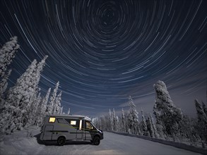 Travelling by motorhome in wintry Lapland