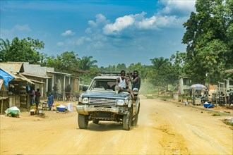 Road outside Kisangani