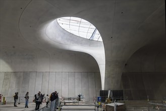 Concrete chalice pillar in the underground platform hall
