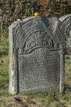 Symbols on a Jewish gravestone