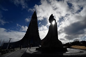 Hallkrimskirche and statue of Leif Eriksson in Reykjavik