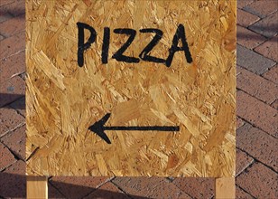 Pizza sign with direction arrow