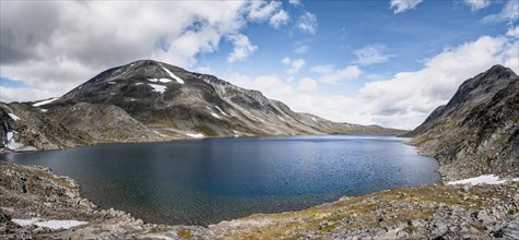 Lake Bessvatnet with peak Besshoe