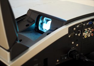 Video projector lens