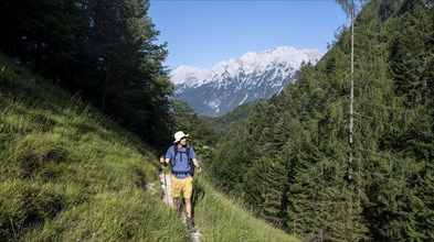 Mountaineers climbing to the Upper Wetterstein Peak