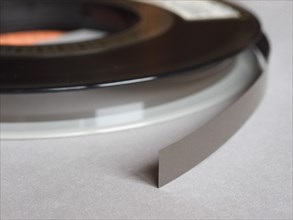 Magnetic tape reel