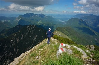 Mountaineer descending from Sonntagshorn