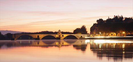 Pont St.-Benetzet at sunrise