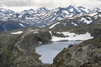 Snowy mountain peaks and lake Bjornboltjonne