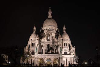 Basilica Sacre-Coeur de Montmatre by night