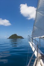 Sailing in the very flat waters of the Mamanuca islands