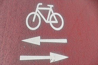 Red cycle path with ground marking