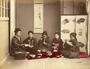 Five woman eating buckwheat noodles
