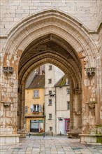 Gothic arch at the Collegiate Church of Notre Dame