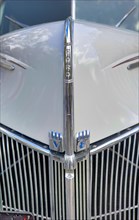 Ford V8 radiator mascot