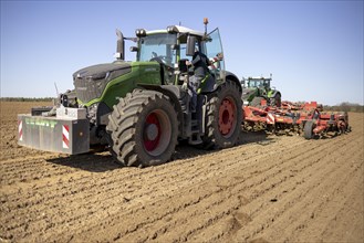 Soil cultivation for maize sowing with tractor Fendt 1050