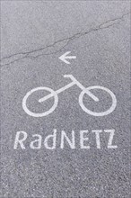 Bicycle symbol on the asphalt