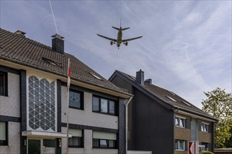 Flight path over residential areas at Duesseldorf Airport