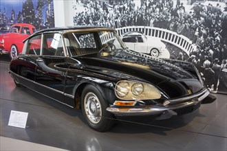 1969 Citroen DS 21 French vintage car with hydropneumatic suspension at Autoworld